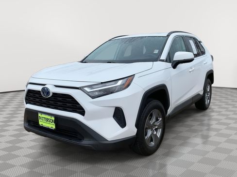 Used 2022 Toyota RAV4 XLE image 4