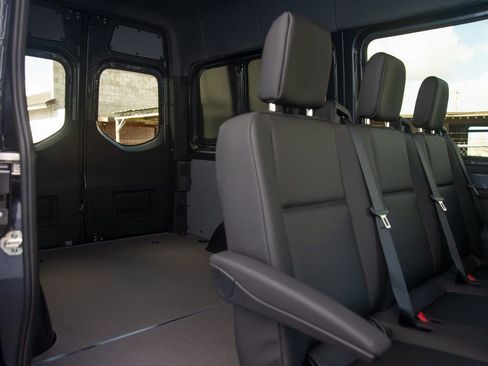 Used 2025 Mercedes-Benz Sprinter 2500 image 34