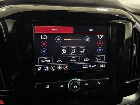 Used 2023 Chevrolet Traverse LT FWD image 16
