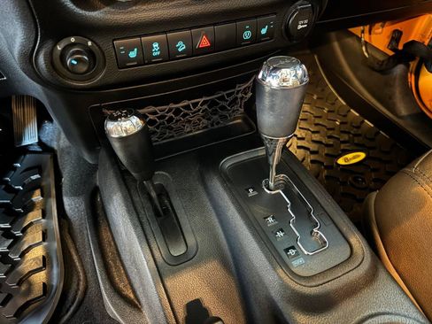 Used 2013 Jeep Wrangler Sahara AWD/4WD image 27