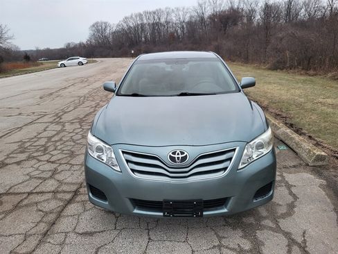 Used 2010 Toyota Camry LE image 4