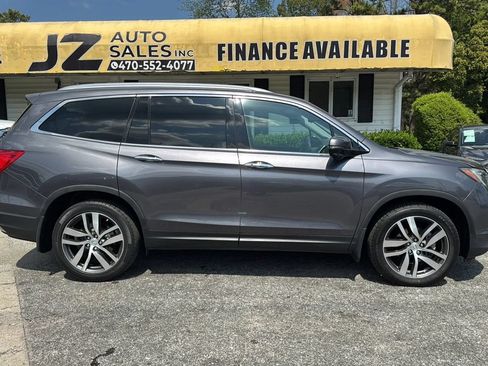 Used 2017 Honda Pilot Touring image 2