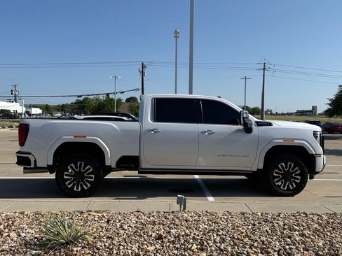 Used 2024 GMC Sierra 2500 Denali Ultimate w/ Max Trailering Package AWD/4WD image 8