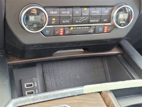 Certified 2019 Ford Expedition Platinum image 25