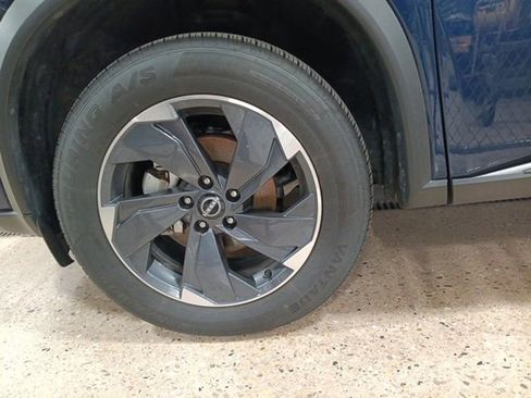 Used 2025 Nissan Rogue SV image 35