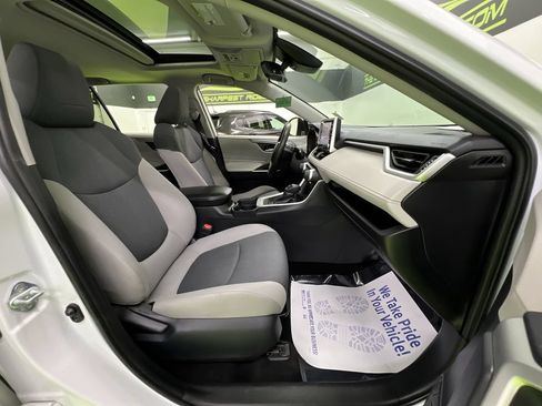 Used 2019 Toyota RAV4 XLE w/ Convenience Package AWD/4WD image 29
