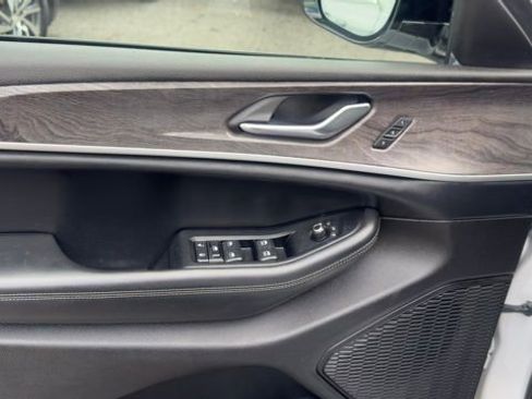 Used 2024 Jeep Grand Cherokee L Limited w/ Luxury Tech Group II image 10