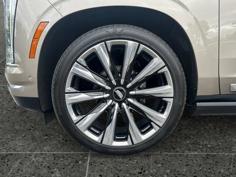 Certified 2025 Cadillac Escalade ESV Premium Luxury Platinum AWD/4WD image 12