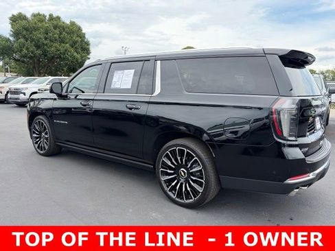 Certified 2025 Chevrolet Suburban High Country AWD/4WD image 4