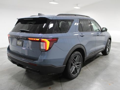 New 2026 Ford Explorer ST-Line w/ ST-Line Street Pack image 8