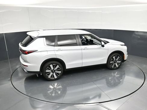 Used 2025 Mitsubishi Outlander AWD image 42