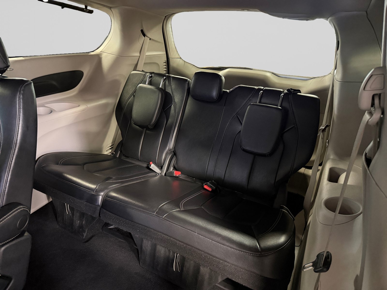 Used 2022 Chrysler Pacifica Touring-L FWD image 21