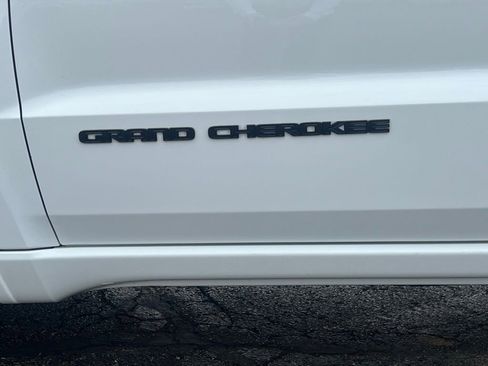 Used 2020 Jeep Grand Cherokee Altitude image 10