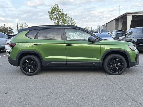 New 2026 Volkswagen Taos SE FWD image 6