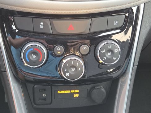 Used 2019 Chevrolet Trax Premier FWD image 31