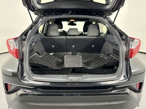 Used 2019 Toyota C-HR XLE image 32