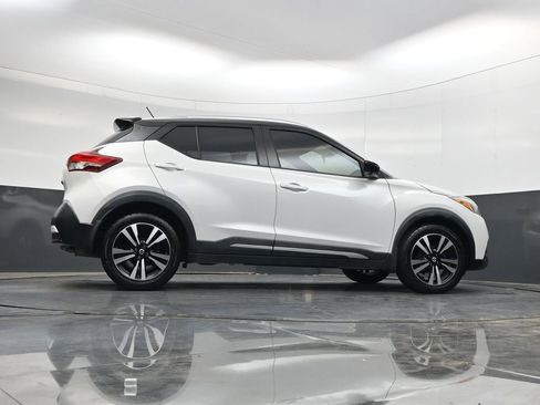 Used 2018 Nissan Kicks SR w/ Premium Package FWD image 37