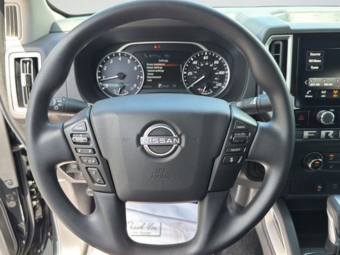 Certified 2025 Nissan Frontier SV RWD image 25