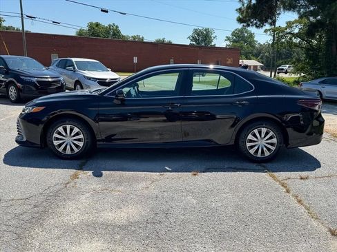 Used 2023 Toyota Camry LE FWD image 6