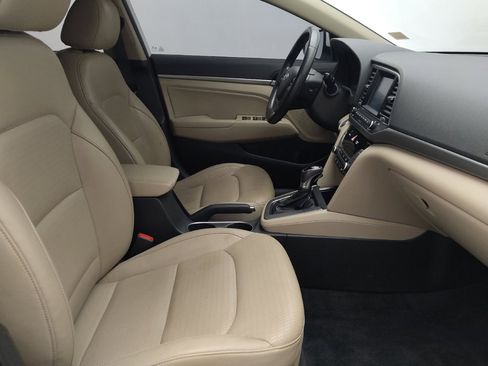 Used 2017 Hyundai Elantra Limited image 21