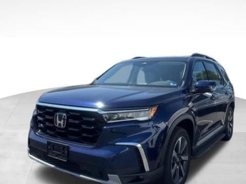 Used 2025 Honda Pilot Touring image 11