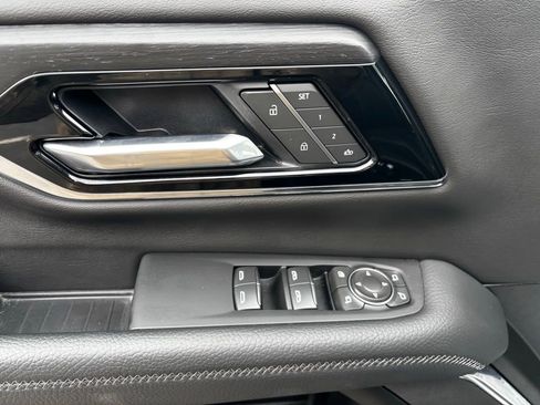 Used 2025 GMC Yukon Denali image 11