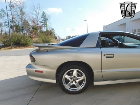Used 2002 Pontiac Firebird Formula image 11