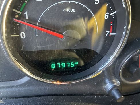 Used 2016 Jeep Wrangler Unlimited Sahara w/ Connectivity Group AWD/4WD image 23