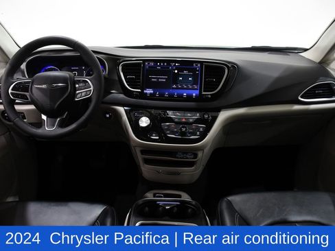 Used 2024 Chrysler Pacifica Touring-L image 8