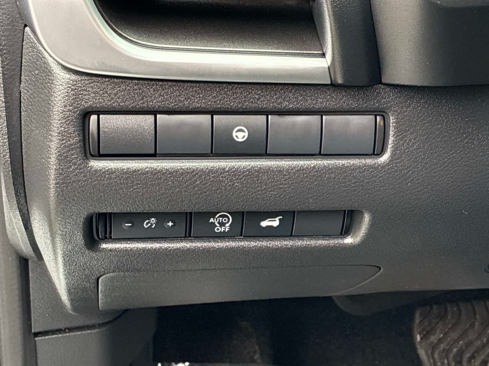 Used 2025 Nissan Rogue SV AWD/4WD image 29