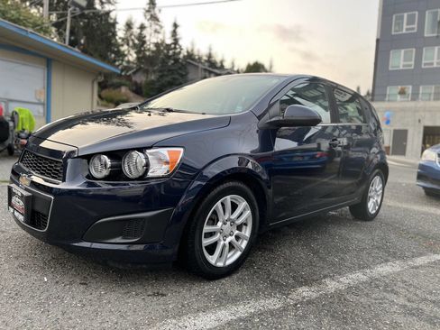 Used 2016 Chevrolet Sonic LT w/ Fun and Sun Package image 7