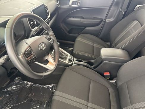 Used 2025 Hyundai Venue SEL FWD image 23