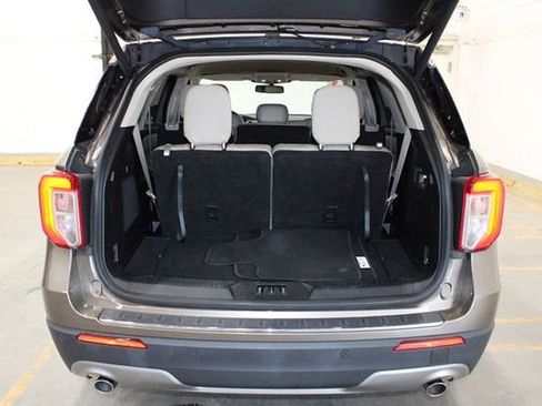 Used 2021 Ford Explorer Limited image 16