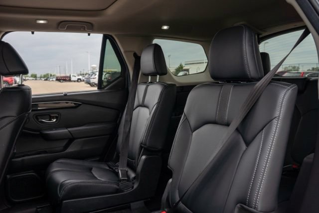 Used 2025 Honda Pilot Touring image 13