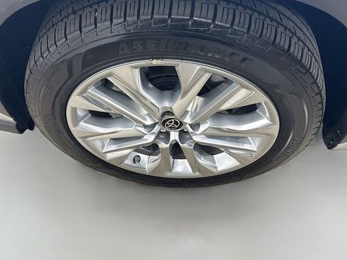 Used 2022 Toyota Highlander Limited FWD image 9