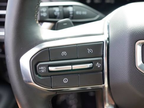 Used 2025 GMC Yukon XL Denali AWD/4WD image 37