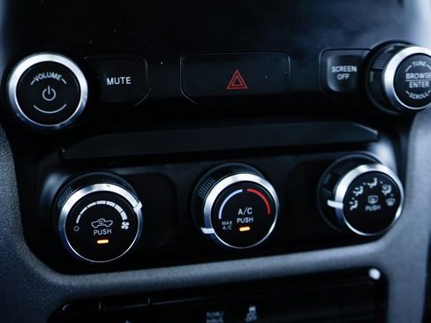 Used 2024 RAM 2500 Tradesman w/ Chrome Appearance Group image 31