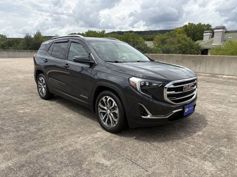 Used 2018 GMC Terrain SLT w/ Preferred Package FWD image 2