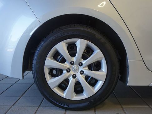 Used 2024 Toyota Corolla LE FWD image 30