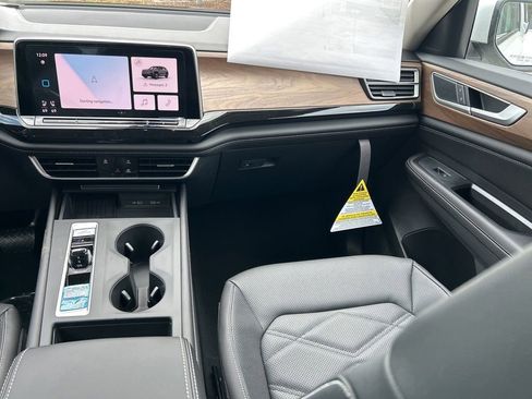 New 2026 Volkswagen Atlas SE FWD image 11