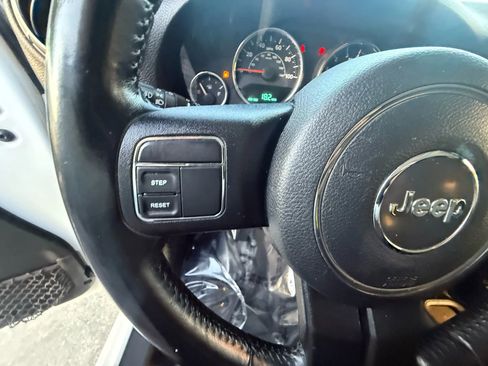 Used 2018 Jeep Wrangler Unlimited Sport S image 26