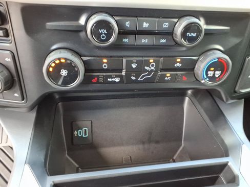 Used 2024 Ford F250 XLT w/ Black Appearance Package AWD/4WD image 26
