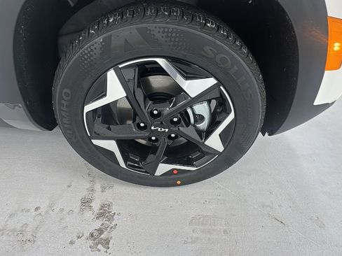 New 2026 Kia Seltos S image 9