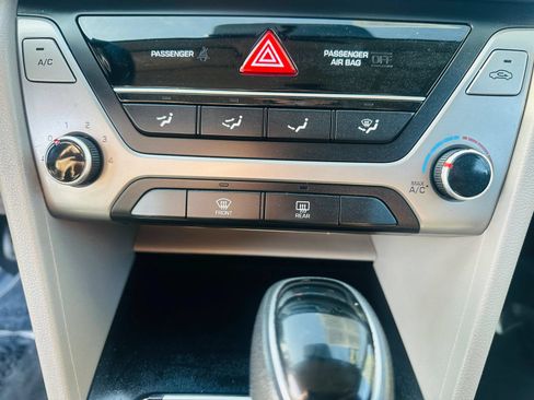 Used 2017 Hyundai Elantra SE FWD image 18