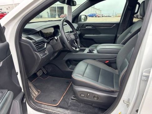 Used 2024 GMC Acadia AT4 w/ Luxury Package AWD/4WD image 9
