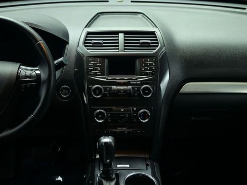 Used 2019 Ford Explorer XLT FWD image 37