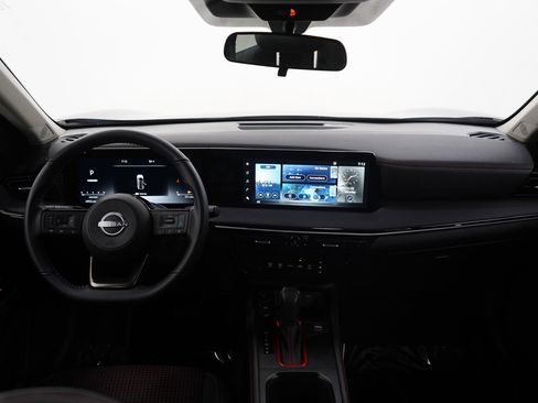 Used 2025 Nissan Kicks SR w/ Illumination Package image 12