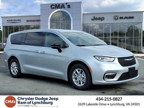 New 2026 Chrysler Pacifica Select image 1