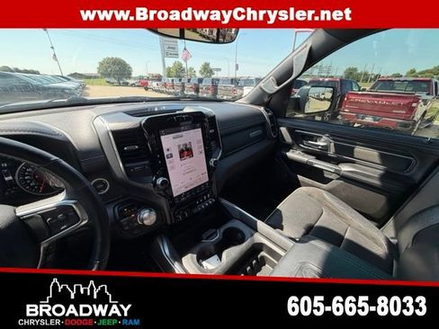 Used 2024 RAM 1500 Laramie AWD/4WD image 16