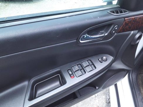 Used 2012 Chevrolet Impala LT w/ LT Sunroof Package image 10